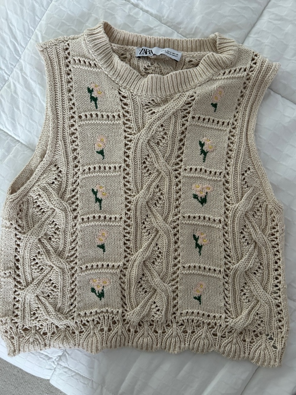 Zara Cream Cable-Knit Floral V-Neck Sweater Vest